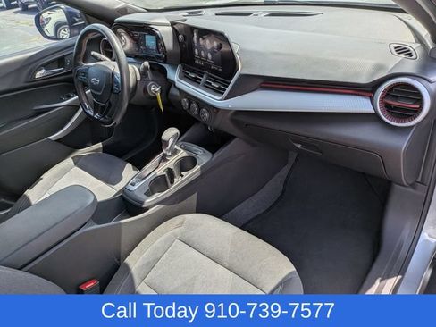 Used 2024 Chevrolet Trax RS FWD image 37