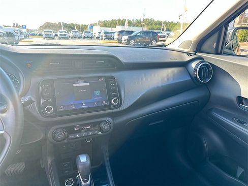 Used 2021 Nissan Kicks SV image 20