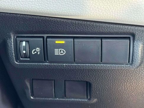 Used 2022 Toyota Corolla Cross L image 17