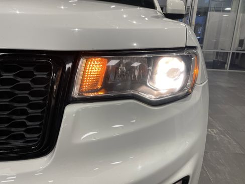 Used 2018 Jeep Grand Cherokee Laredo image 5