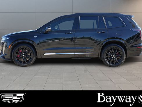 Used 2025 Cadillac XT6 Sport w/ Technology Package AWD/4WD image 4