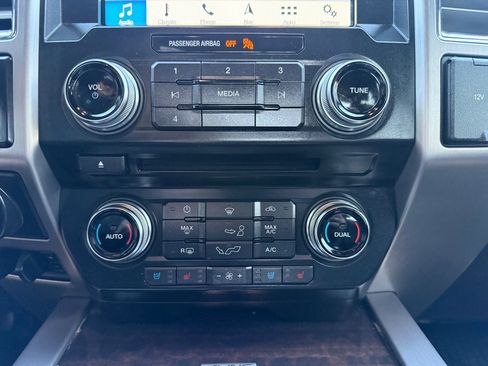 Used 2016 Ford F150 Platinum w/ Equipment Group 701A Luxury image 37