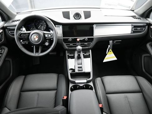 Certified 2026 Porsche Macan AWD/4WD image 24