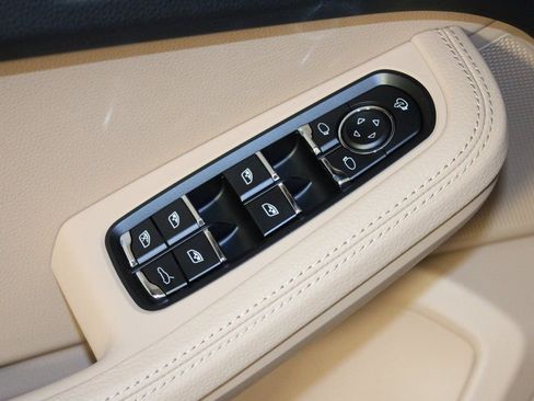 Certified 2026 Porsche Macan image 16