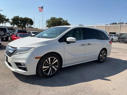 Used 2018 Honda Odyssey Elite image 2