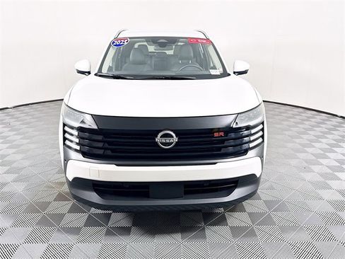 Certified 2025 Nissan Kicks SR image 2