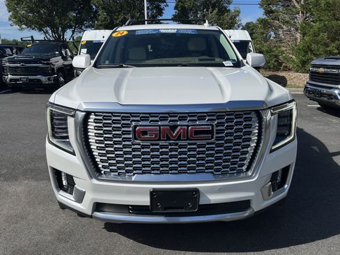 Used 2024 GMC Yukon Denali w/ Advanced Technology Package AWD/4WD image 3