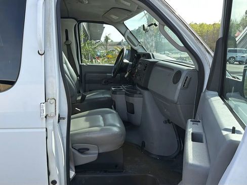 Used 2009 Ford E-350 and Econoline 350 Extended Super Duty image 12