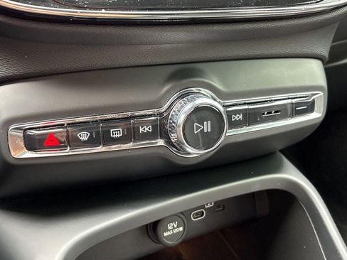 Certified 2023 Volvo XC40 B5 Plus w/ Climate Package image 15