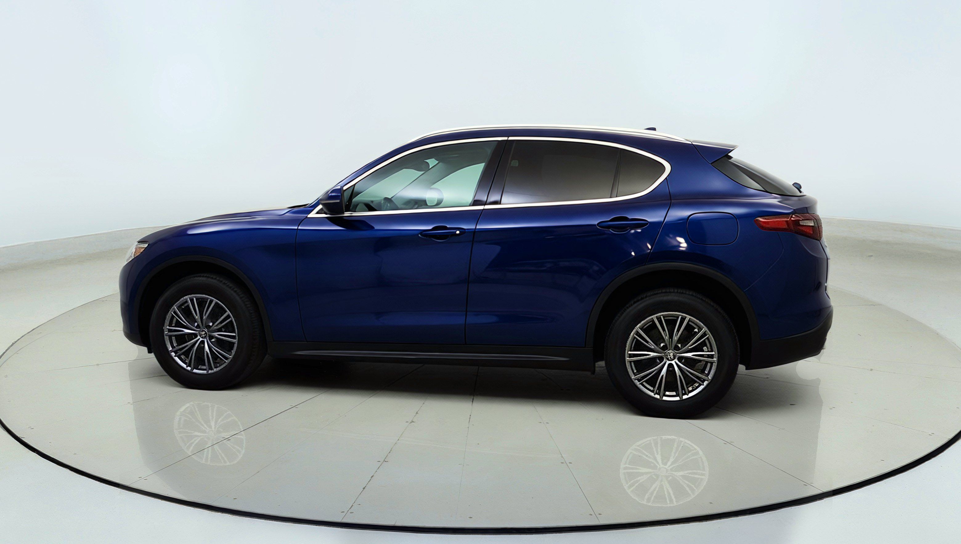 Used 2018 Alfa Romeo Stelvio Ti AWD/4WD image 4