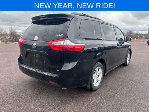 Used 2017 Toyota Sienna LE w/ Outdoor Package image 6