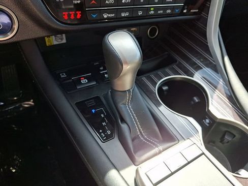 Used 2022 Lexus RX 450h AWD w/ Luxury Package image 18