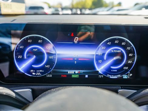 Used 2024 Mercedes-Benz EQB 300 4MATIC image 27