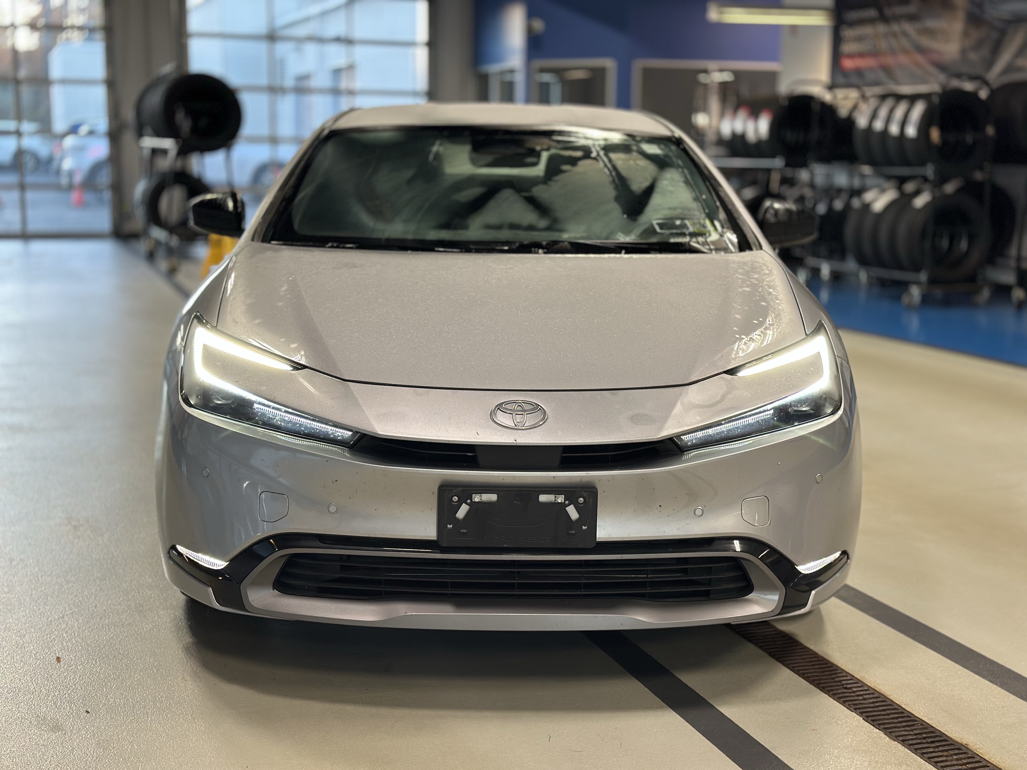 Used 2023 Toyota Prius XLE AWD/4WD image 2