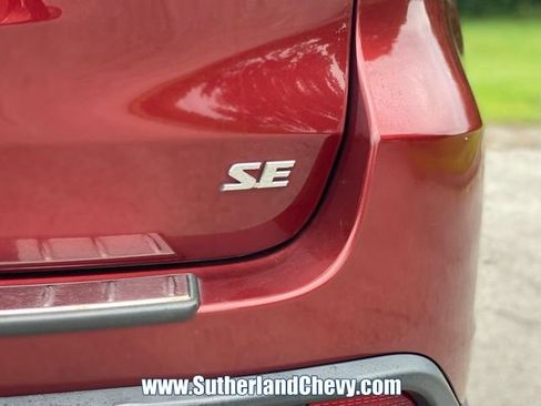 Used 2019 Toyota Highlander SE FWD image 12