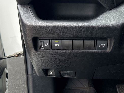 Used 2021 Toyota RAV4 XLE image 32