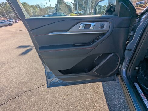 Used 2025 Ford Explorer ST-Line w/ Premium Package image 18