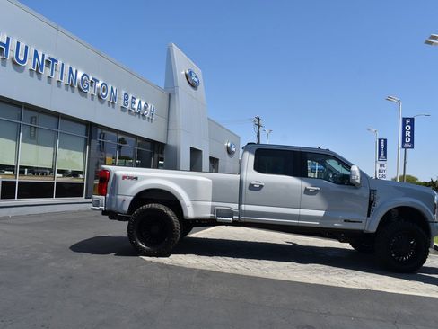 Used 2025 Ford F450 Lariat w/ FX4 Off-Road Package image 3