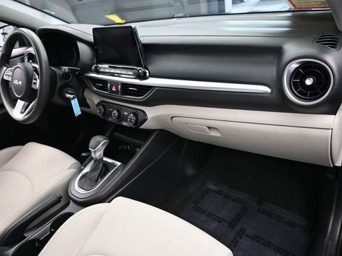Used 2022 Kia Forte LXS w/ LXS Technology Package image 39
