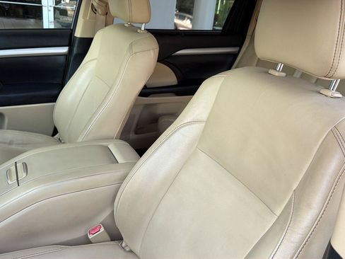 Used 2017 Toyota Highlander XLE FWD image 30