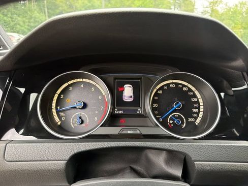 Used 2016 Volkswagen Golf R 4-Door AWD/4WD image 17