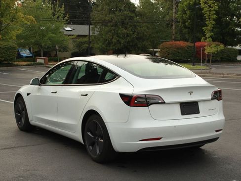 Used 2022 Tesla Model 3 Long Range AWD/4WD image 5