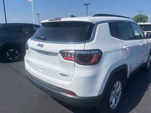 Used 2024 Jeep Compass Latitude AWD/4WD image 11