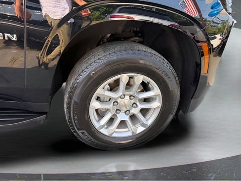 Used 2025 Chevrolet Suburban LS AWD/4WD image 13
