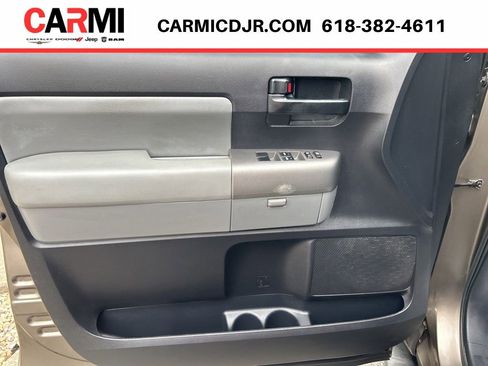 Used 2016 Toyota Sequoia SR5 AWD/4WD image 12