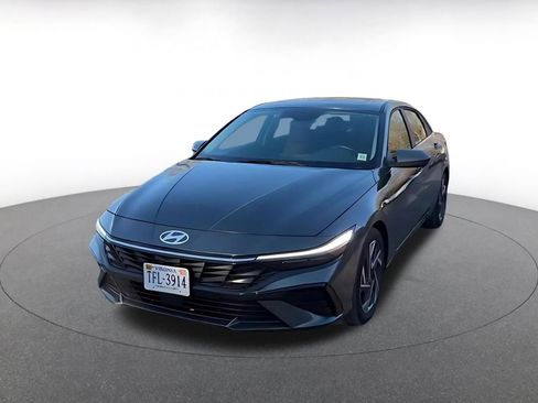 Used 2025 Hyundai Elantra SEL image 3