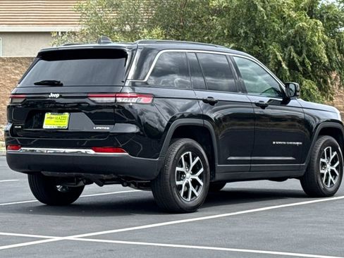Used 2024 Jeep Grand Cherokee Limited AWD/4WD image 11