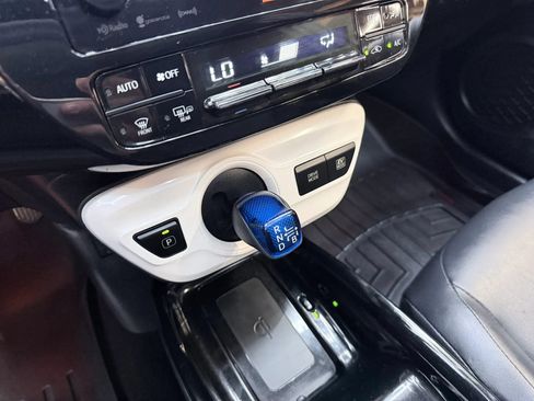 Used 2017 Toyota Prius Four w/ Premium Convenience Package FWD image 19