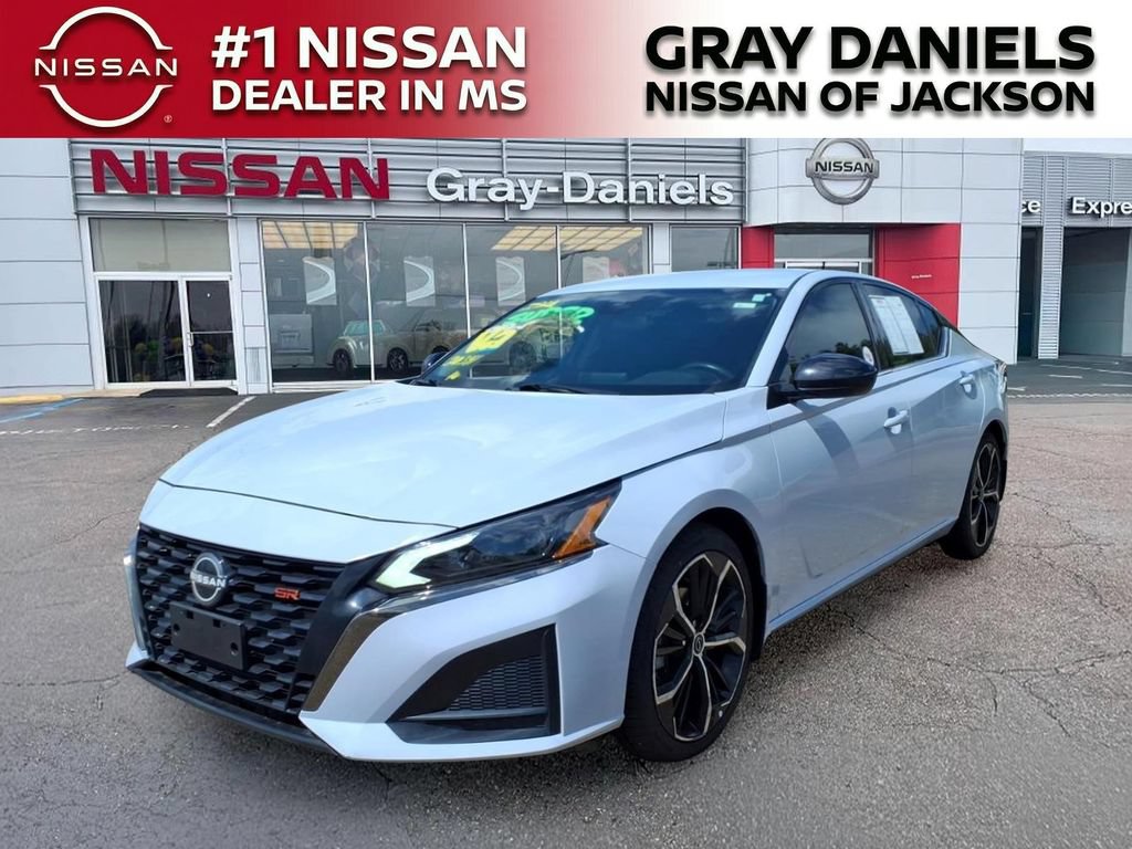 Used 2024 Nissan Altima 2.5 SR FWD image 3