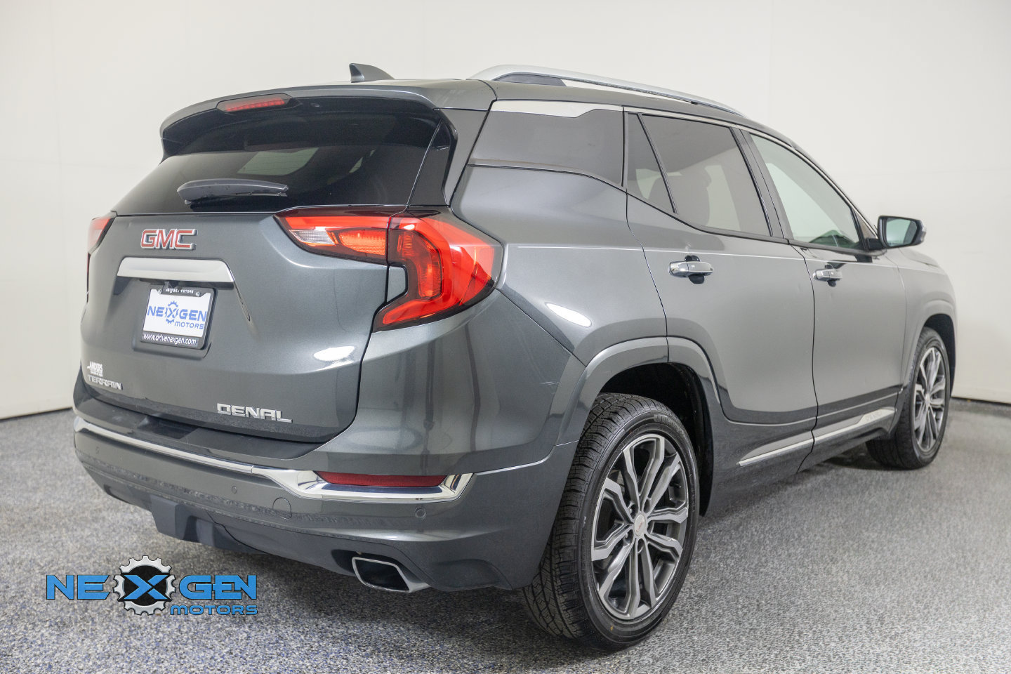 Used 2018 GMC Terrain Denali w/ Advanced Safety Package FWD image 36