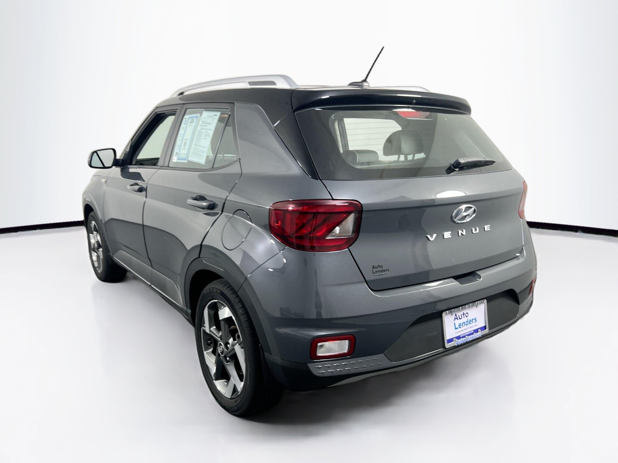 Used 2023 Hyundai Venue Limited FWD image 7