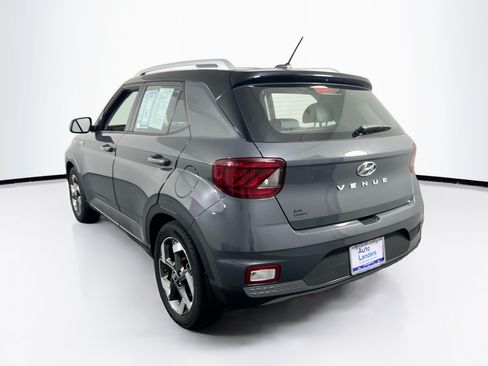 Used 2023 Hyundai Venue Limited FWD image 7