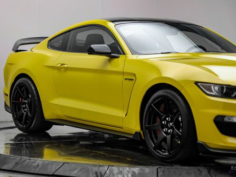 Used 2017 Ford Mustang Shelby GT350R w/ GT350R Equipment Group 920A RWD image 26