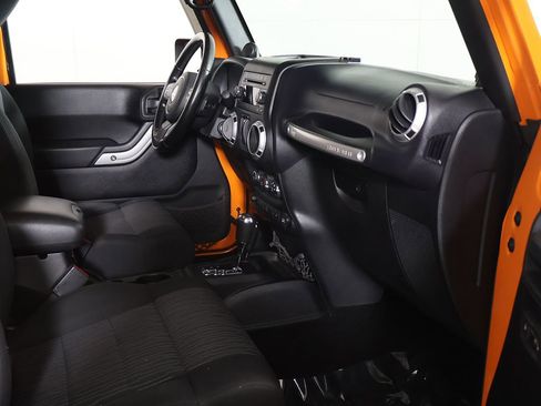 Used 2012 Jeep Wrangler Sahara w/ Dual Top Group AWD/4WD image 16
