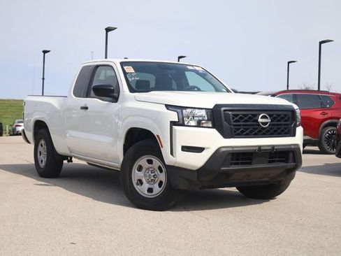 Used 2022 Nissan Frontier S RWD image 2