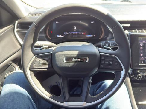 Used 2023 Jeep Grand Cherokee Laredo AWD/4WD image 21