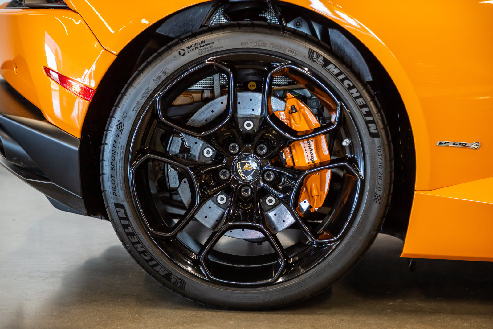 Used 2015 Lamborghini Huracan LP 610-4 AWD/4WD image 13