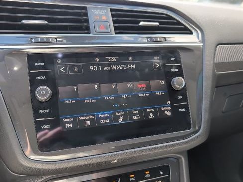 Used 2022 Volkswagen Tiguan SE image 13