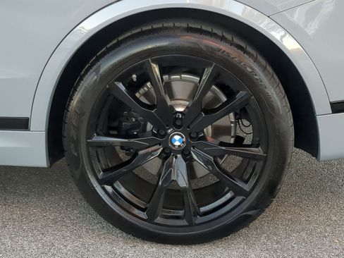 Used 2025 BMW X7 xDrive40i w/ M Sport Package image 9