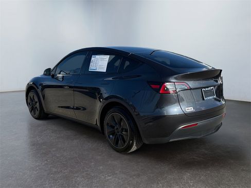 Used 2024 Tesla Model Y Long Range image 5