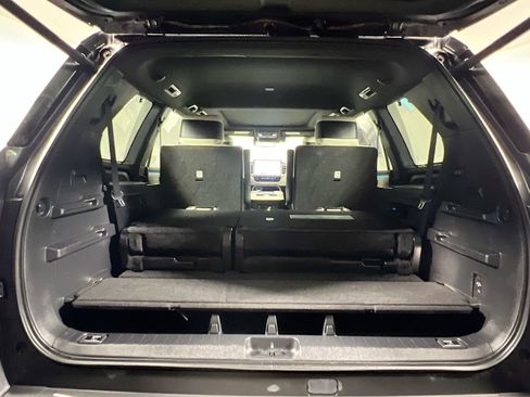 Used 2024 Toyota Sequoia Capstone AWD/4WD image 33