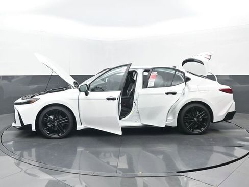 New 2026 Toyota Camry SE Nightshade image 32