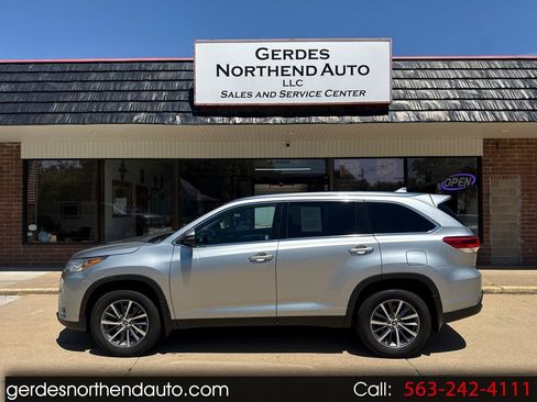 Used 2019 Toyota Highlander XLE AWD/4WD image 1