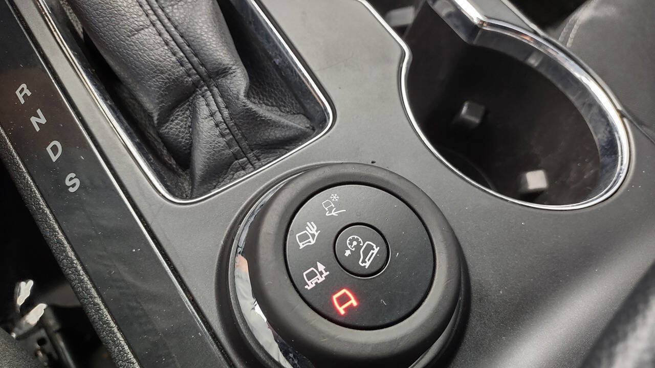Used 2018 Ford Explorer XLT w/ Equipment Group 201A AWD/4WD image 26