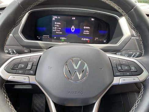 Used 2023 Volkswagen Tiguan SE AWD/4WD image 18