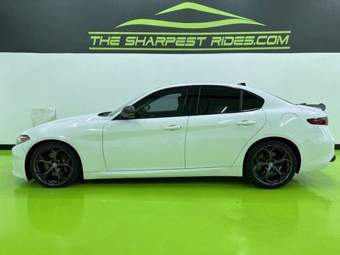 Used 2017 Alfa Romeo Giulia Ti w/ TI 19" Sport Package RWD image 6